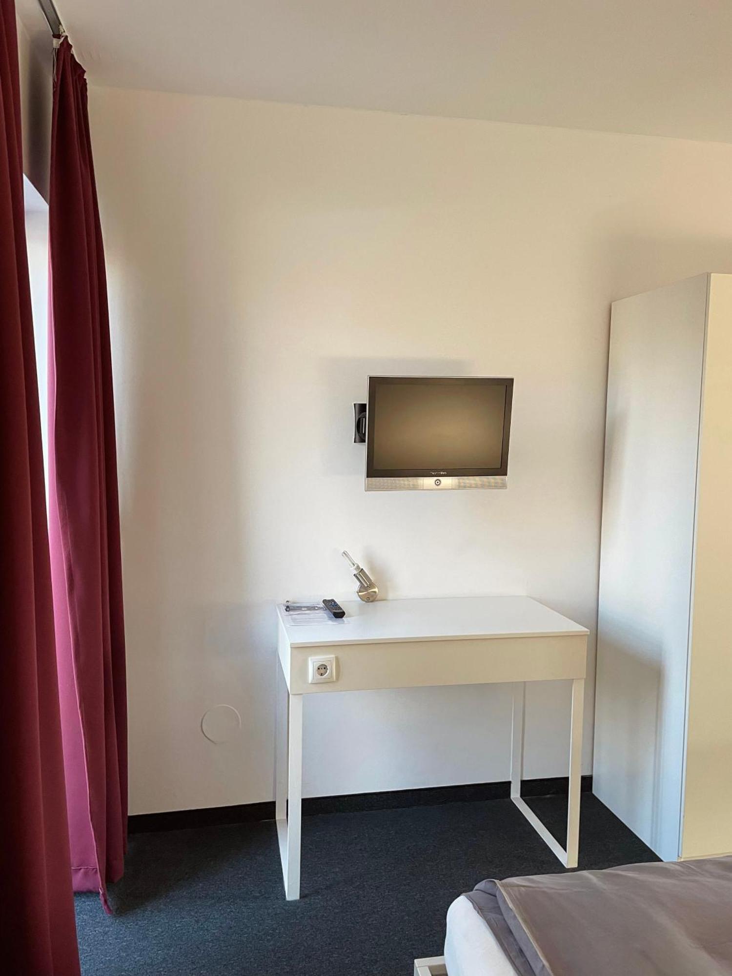 Hotel Caldor - 24H Self-Check In Münchendorf Szoba fotó